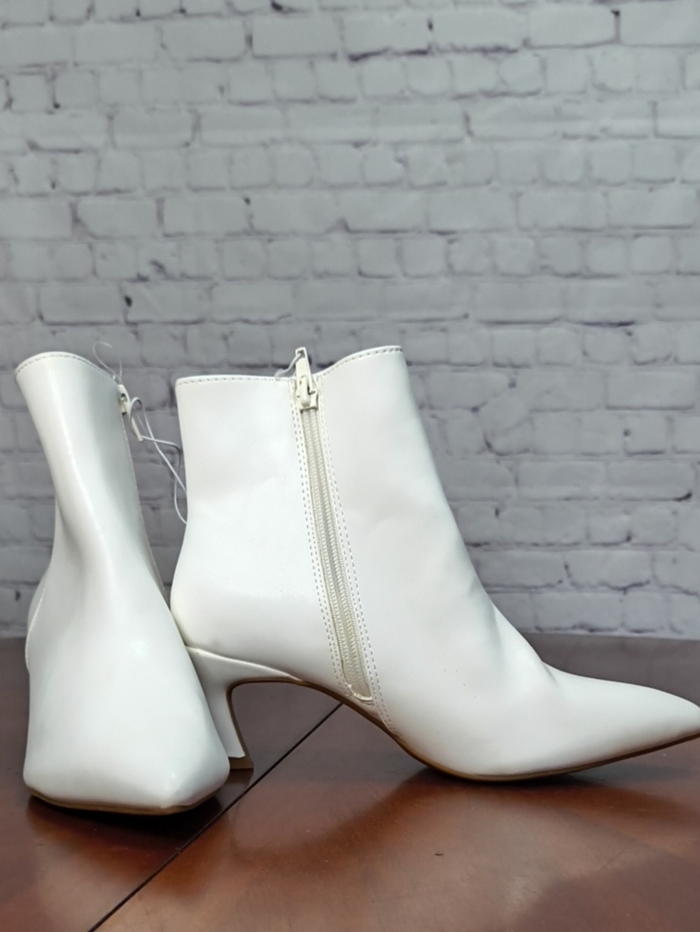 Madden Girl White Pointed Toe Ankle Kitten Heeled Boots Size 6 G34